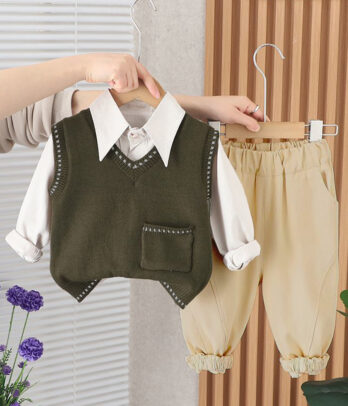 Ensemble de trois pièces chic pour garçons
