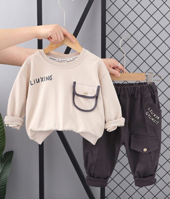 Ensemble de deux pièces style sport pour garçons
