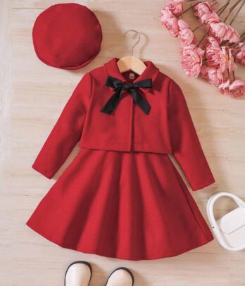 Ensemble de robe classique et veste avec béret rouge