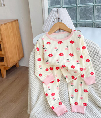 Pyjama blanc fleuri pour fillettes