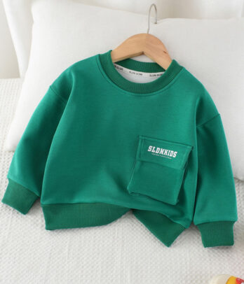 Pull vert de forme oversize tendance