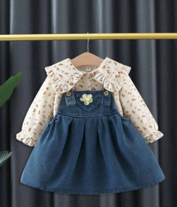 Combinaison de robe en jean et chemise beige fleurie