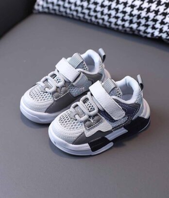 Baskets grises pour enfants