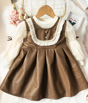 Robe style cuire avec pull à manches longues