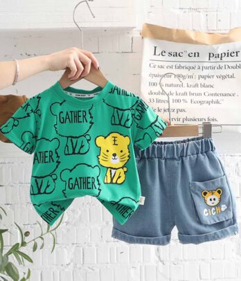 Ensemble de short en jean et T-shirt vert imprimé "Tigreau"