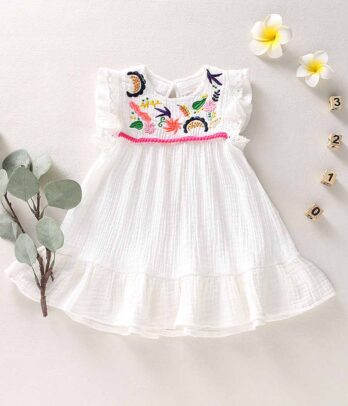 Robe estivale de couleur blanche pour fillettes