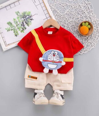 Ensemble estival de bermuda beige et T-shirt rouge fun