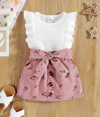 Ensemble de jupe florale rose et haut blanc à volants
