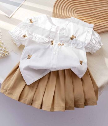 Ensemble de jupe plissée et chemise blanche brodée