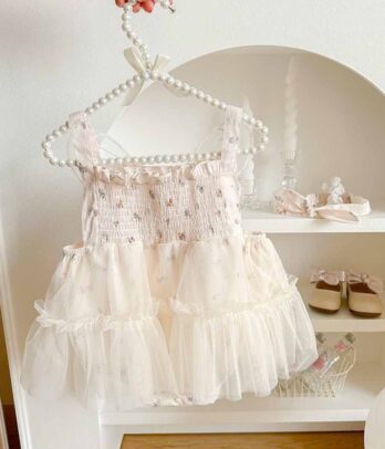 Robe féerique à papillon sur le dos