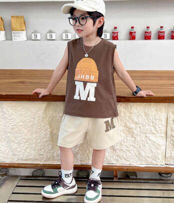 Ensemble de haut sans manches et short beige