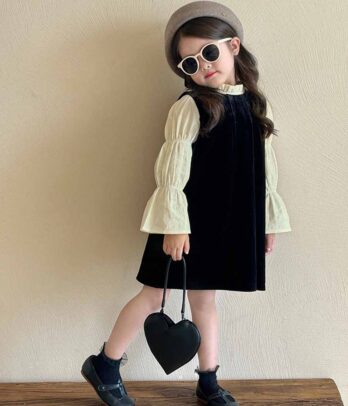 Set de deux pièces composé d'une robe noir et chemise beige