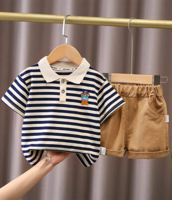 Ensemble de T-shirt à rayures et short en toile pour garçons