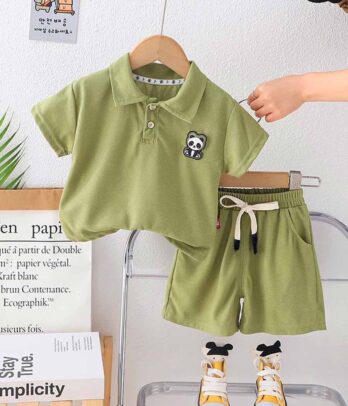 Ensemble vert de Short et T-shirt estivaux