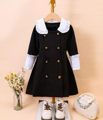 Robe noire à col Claudine blanc et boutons fantaisies