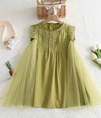 Robe verte pour fille avec broderie anglaise