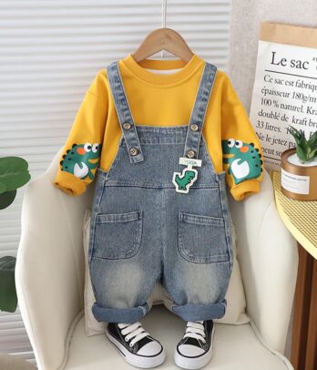 Ensemble de salopette dinosaure en jean avec pull jaune
