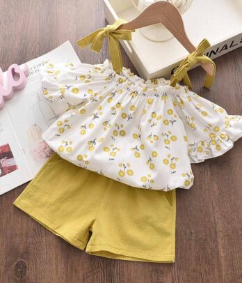Ensemble de short jaune et haut blanc fleuri pour filles
