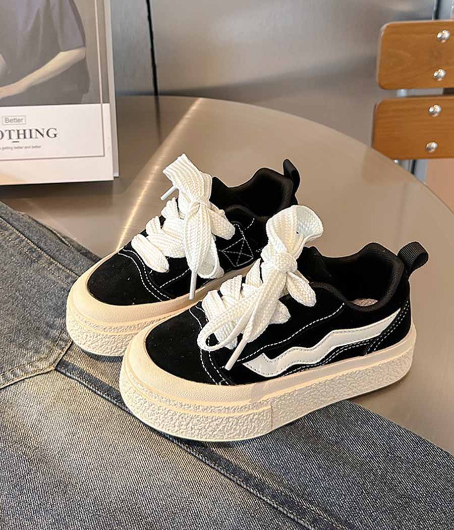 24777-011 Baskets chics et tendances de couleur noire pour enfants – Image 1