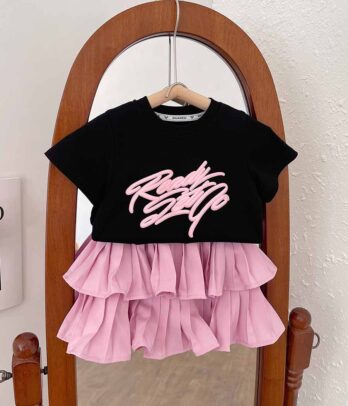 Set de jupe à volants rose et T-shirt noir imprimé