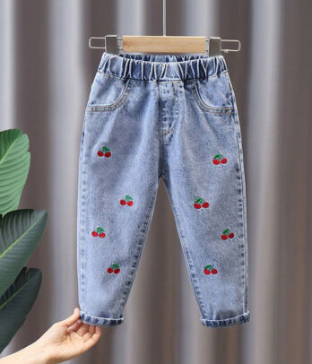 Pantalon cerises en jean clair pour filles