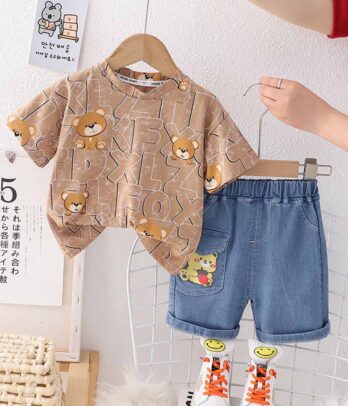 Ensemble estival composé de short en jean et T-shirt marron à doudous