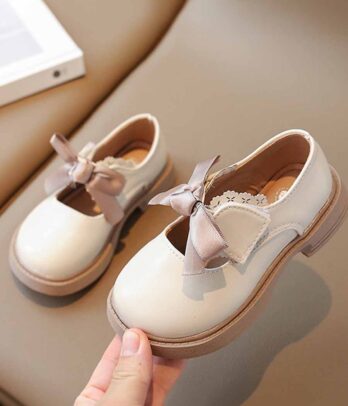Chaussures blanc cassé à nœud papillon