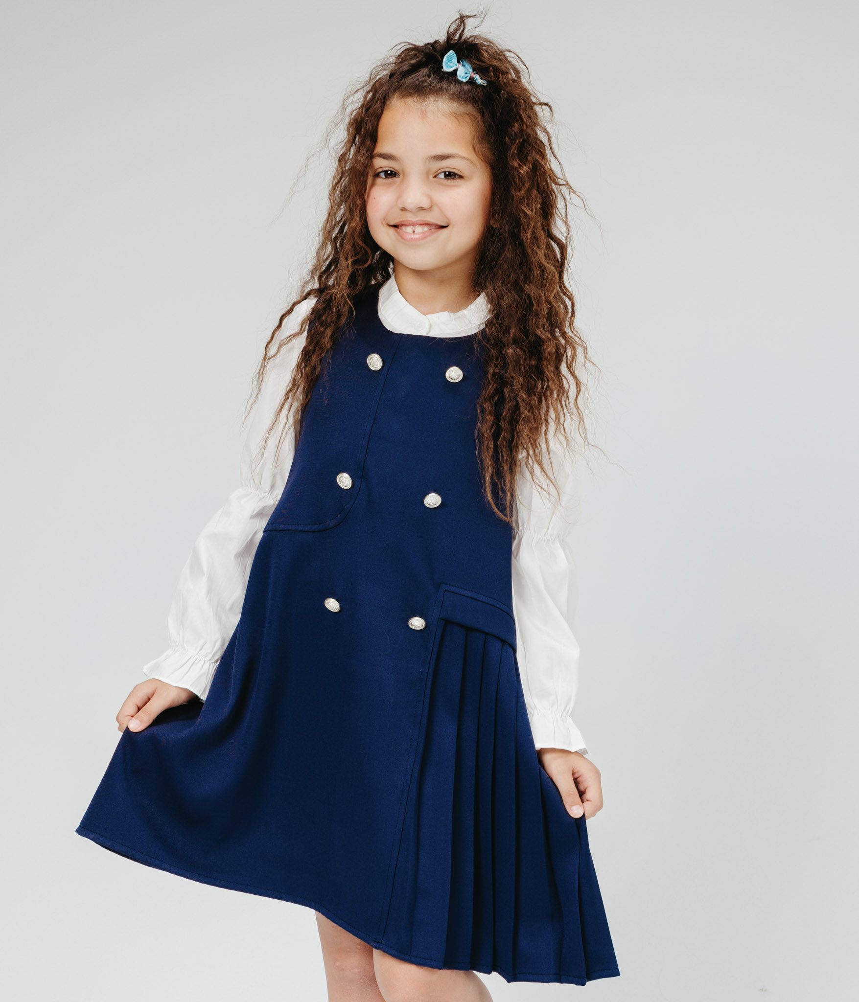 52674 Ensemble robe chasuble marine 50080 boutons dor50089s0655-2 Ensemble de robe d'écolière bleue avec chemise blanche – Image 1