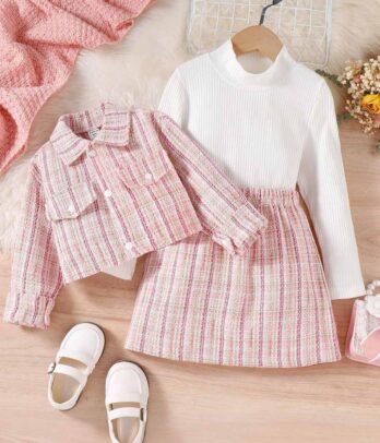 Ensemble de trois pièces en tweed de couleur rose