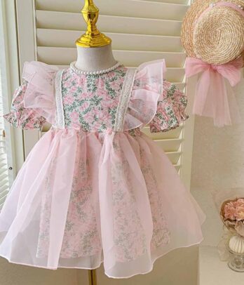 Robe florale vaporeuse de couleur rose pour petites filles