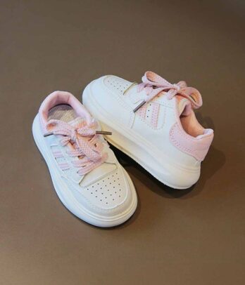 Baskets blanches avec lacets roses pour filles