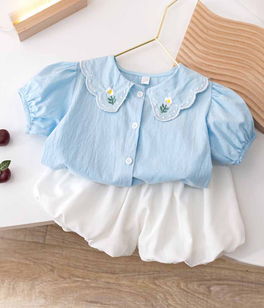 73429-01-1 Ensemble de short blanc bouffant et haut bleu clair raffiné – Image 1