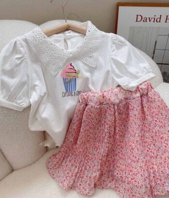 Ensemble de jupe florale plissée et chemise blanche à col en dentelle