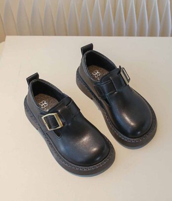 Chaussures noires simple pour écolières