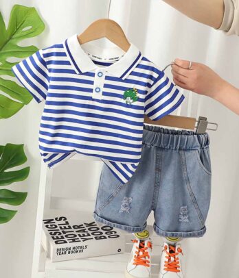 Ensemble estival de haut à rayures et short en jean