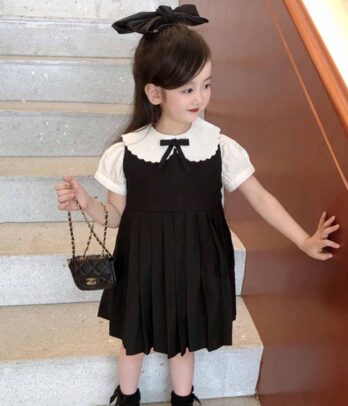 Robe noire pour l'école