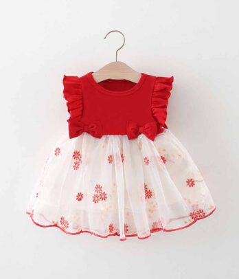Robe à haut rouge et jupon en tulle blanc brodé de fleurs
