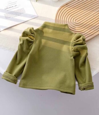 Pull vert à manches bouffantes et plissées