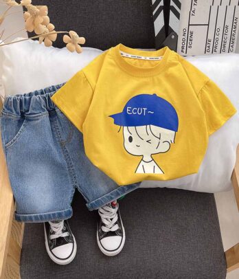 Set de jean et t-shirt jaune sympa pour garçons