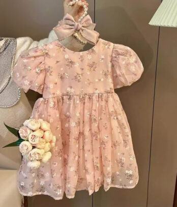 Robe rose florale à nœud papillon
