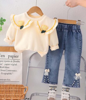 Ensemble de jean et pull blanc à col Claudine