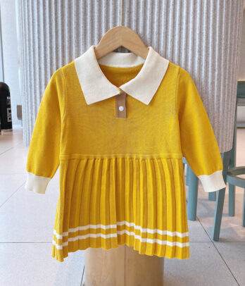 Robe en laine de couleur jaune