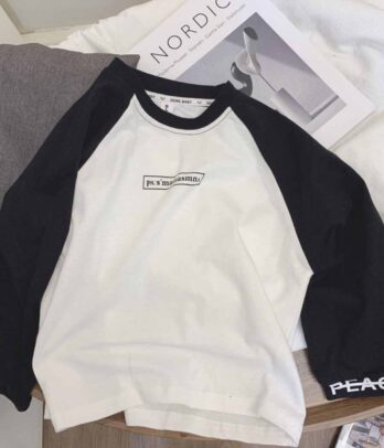 Pull noir et blanc à col rond pour garçons