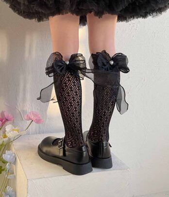 Chaussettes mi-longues fines en dentelle de couleur noire