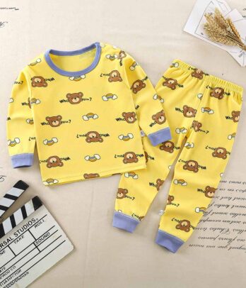 Ensemble de pyjama jaune pour bébé