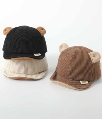 Casquette en velours à visière courte avec des oreilles d'ours