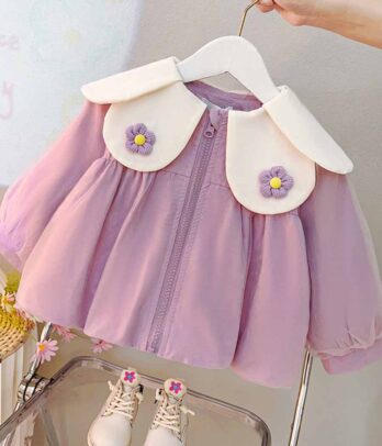 Robe évasée de couleur lilas à col en forme de fleur