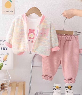 Ensemble de jogging rose composé de trois pièces