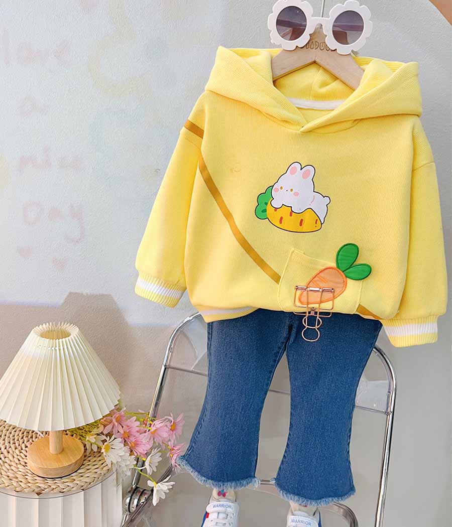 53428-012 Ensemble de sweat jaune et pantalon en jean foncé – Image 1
