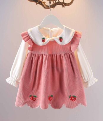 Ensemble de robe rose et pull à col Claudine